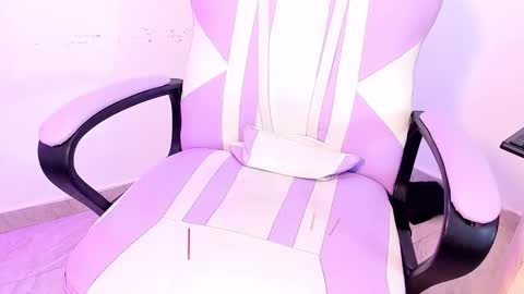 gabrielaa_miller_ online show from 11/04/25, 09:58