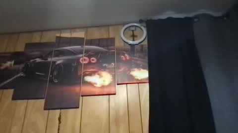 Snapshot of gabriell85 chatting on 12/17/25, 08:15 the witchman online show from 12/17/25, 08:15