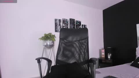 Gabriella Antonella online show from 10/17/25, 03:58