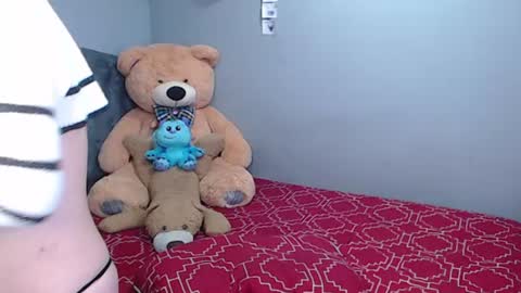 Snapshot of gaby_foz chatting on 06/17/26, 07:37 Gabriela online show from 06/17/26, 07:37