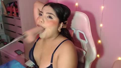Snapshot of gaby_hot25 chatting on 01/27/25, 11:11 gaby online show from 01/27/25, 11:11