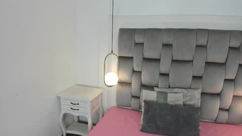 Snapshot of gaby_smit__ chatting on 11/19/25, 11:32 GABRIELA online show from 11/19/25, 11:32