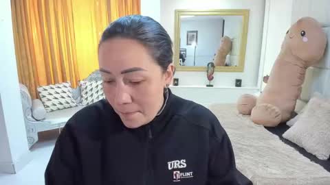 Snapshot of gaby_trent chatting on 11/07/25, 01:11 gabriela online show from 11/07/25, 01:11