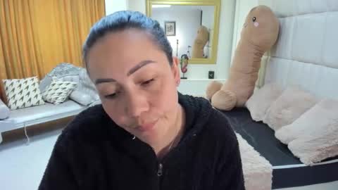 Snapshot of gaby_trent chatting on 11/12/25, 04:29 gabriela online show from 11/12/25, 04:29