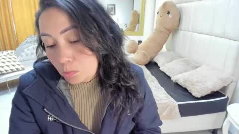 Snapshot of gaby_trent chatting on 11/19/25, 01:22 gabriela online show from 11/19/25, 01:22