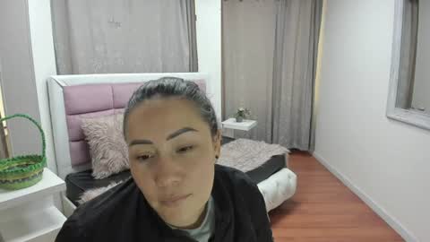 gabriela online show from 06/18/26, 04:33