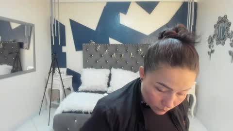 gabriela online show from 07/30/26, 04:28