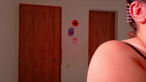 gaby_vegaa online show from 11/17/25, 10:04