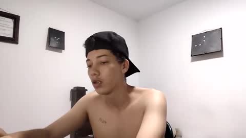 Snapshot of gadiel_sex chatting on 10/19/25, 03:23 gadiel_sex online show from 10/19/25, 03:23