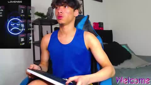 Snapshot of gael_jones chatting on 12/01/25, 02:05 gael_jones online show from 12/01/25, 02:05