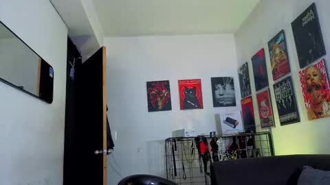 Snapshot of gaeloconner chatting on 10/14/25, 02:01 Gael Conner online show from 10/14/25, 02:01