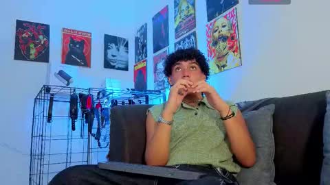 Snapshot of gaeloconner chatting on 10/19/25, 01:28 Gael Conner online show from 10/19/25, 01:28