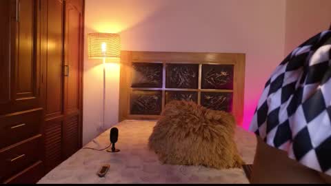 Snapshot of gaia_04 chatting on 11/01/25, 04:03 gaia_04 online show from 11/01/25, 04:03