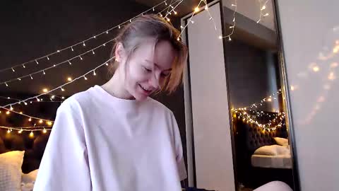 My name Lou 3 online show from 12/05/25, 08:12