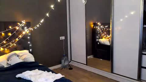 My name Lou 3 online show from 12/16/25, 07:24