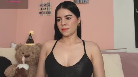 Snapshot of galayounng_ chatting on 11/16/25, 11:27 Gala Y online show from 11/16/25, 11:27