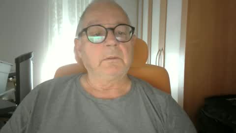 Snapshot of gamin68 chatting on 10/08/25, 04:59 gamin68 online show from 10/08/25, 04:59