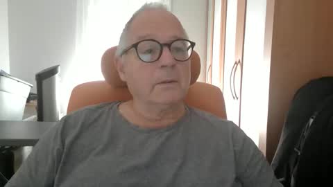 Snapshot of gamin68 chatting on 10/17/25, 01:46 gamin68 online show from 10/17/25, 01:46