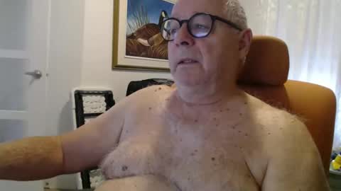 Snapshot of gamin68 chatting on 10/26/25, 02:12 gamin68 online show from 10/26/25, 02:12