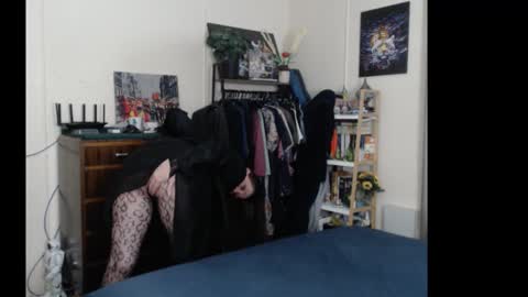 Snapshot of gangbangxxxgirl chatting on 10/18/25, 10:27 HOT online show from 10/18/25, 10:27