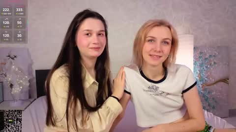 Snapshot of garden_flower chatting on 11/26/25, 03:29 Violla online show from 11/26/25, 03:29