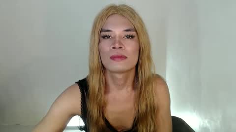 Snapshot of gardo_versoza chatting on 06/10/26, 08:57 MIKEL online show from 06/10/26, 08:57