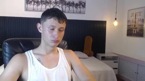 garuo_18 online show from 12/01/25, 07:08