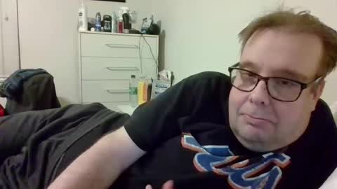 Snapshot of garyg930 chatting on 12/16/25, 03:22 Gary online show from 12/16/25, 03:22