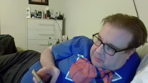 Snapshot of garyg930 chatting on 12/17/25, 01:00 Gary online show from 12/17/25, 01:00