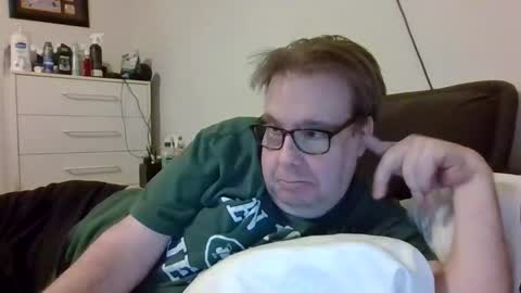 Snapshot of garyg930 chatting on 12/22/25, 02:19 Gary online show from 12/22/25, 02:19