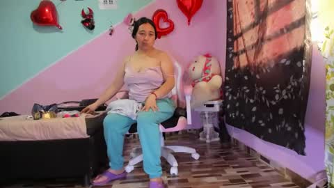 Snapshot of gaticahot001 chatting on 11/05/25, 12:27 Diana online show from 11/05/25, 12:27