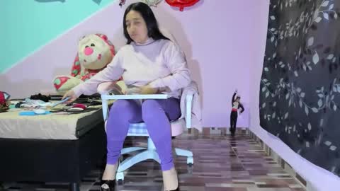 Snapshot of gaticahot001 chatting on 11/11/25, 11:43 Diana online show from 11/11/25, 11:43