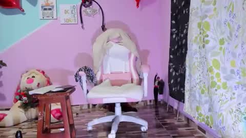 Snapshot of gaticahot001 chatting on 12/17/25, 10:32 Diana online show from 12/17/25, 10:32