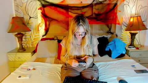 Snapshot of gaticahotts chatting on 10/21/25, 09:48 melanny villa online show from 10/21/25, 09:48