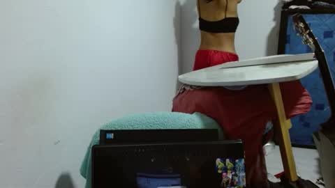 Snapshot of gatika_sexy chatting on 03/27/26, 06:18 katia online show from 03/27/26, 06:18