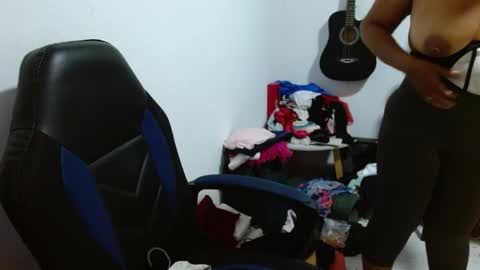 Snapshot of gatika_sexy chatting on 04/19/26, 11:53 katia online show from 04/19/26, 11:53