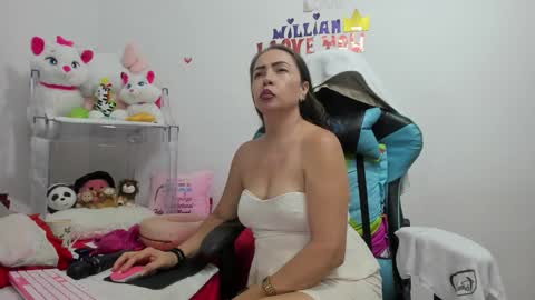 Snapshot of gatitasexy_hot_wet4u chatting on 12/14/24, 09:45 Mfe online show from 12/14/24, 09:45