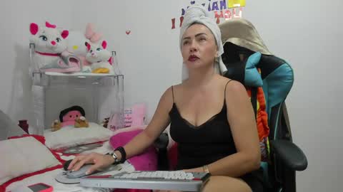 Snapshot of gatitasexy_hot_wet4u chatting on 01/03/25, 08:54 Mfe online show from 01/03/25, 08:54