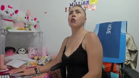 Snapshot of gatitasexy_hot_wet4u chatting on 03/06/25, 01:37 Mfe online show from 03/06/25, 01:37
