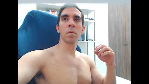 Snapshot of gatosarado23 chatting on 12/15/25, 05:01 gatosarado23 online show from 12/15/25, 05:01