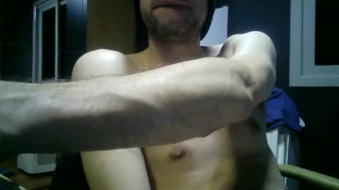 Snapshot of gauchors21 chatting on 11/15/25, 03:04 gauchors21 online show from 11/15/25, 03:04