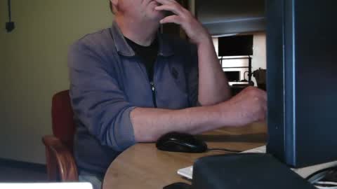 gavineverett3 online show from 10/26/25, 10:25