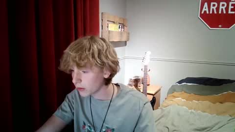 Snapshot of gayblondboy chatting on 10/25/25, 11:10 gayblondboy online show from 10/25/25, 11:10