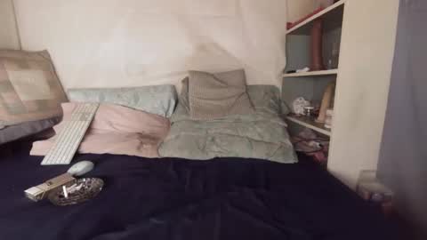 Snapshot of gayrobbin chatting on 11/05/25, 10:59 gayrobbin online show from 11/05/25, 10:59