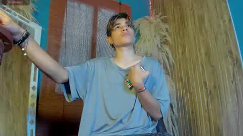 Snapshot of gaze_dream chatting on 12/03/25, 01:31 HAN online show from 12/03/25, 01:31