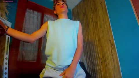 Snapshot of gaze_dream chatting on 12/04/25, 01:31 HAN online show from 12/04/25, 01:31