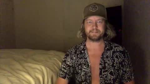 Snapshot of gcsurfer81 chatting on 09/19/25, 09:00 gcsurfer81 online show from 09/19/25, 09:00