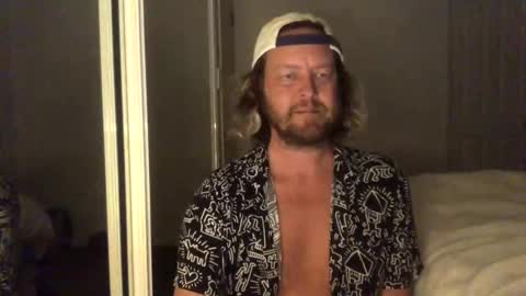 Snapshot of gcsurfer81 chatting on 10/25/25, 09:28 gcsurfer81 online show from 10/25/25, 09:28