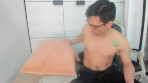 Snapshot of gean_mclovin chatting on 04/24/26, 10:34 Gean Mclovin online show from 04/24/26, 10:34
