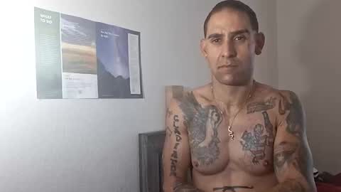 Snapshot of geekedoutlabs chatting on 09/25/25, 11:52 Zanecubano online show from 09/25/25, 11:52